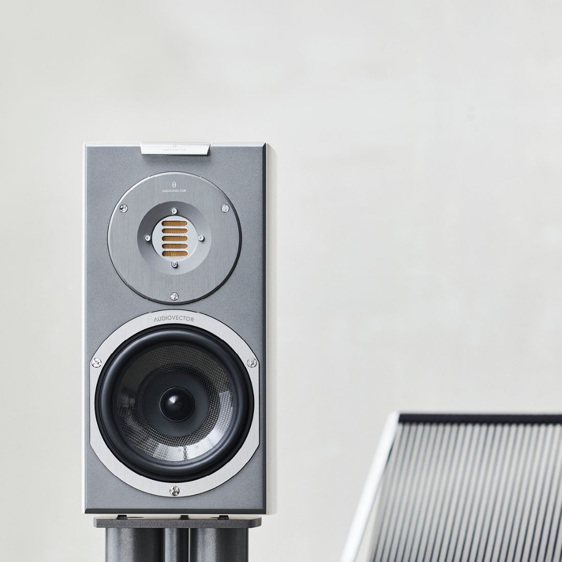 Audiovector R1