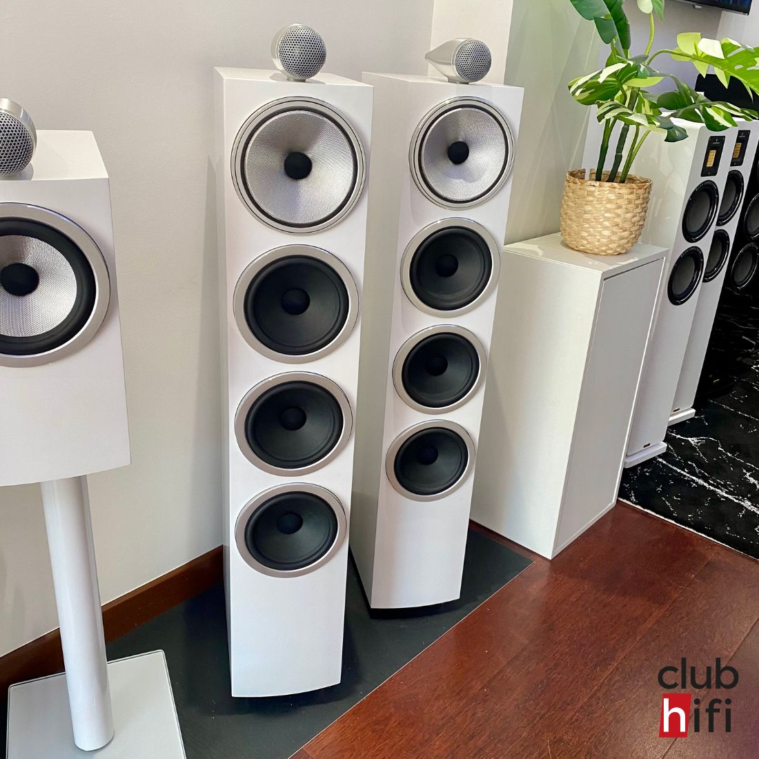 Bowers & Wilkins 702 S3 - Exposition