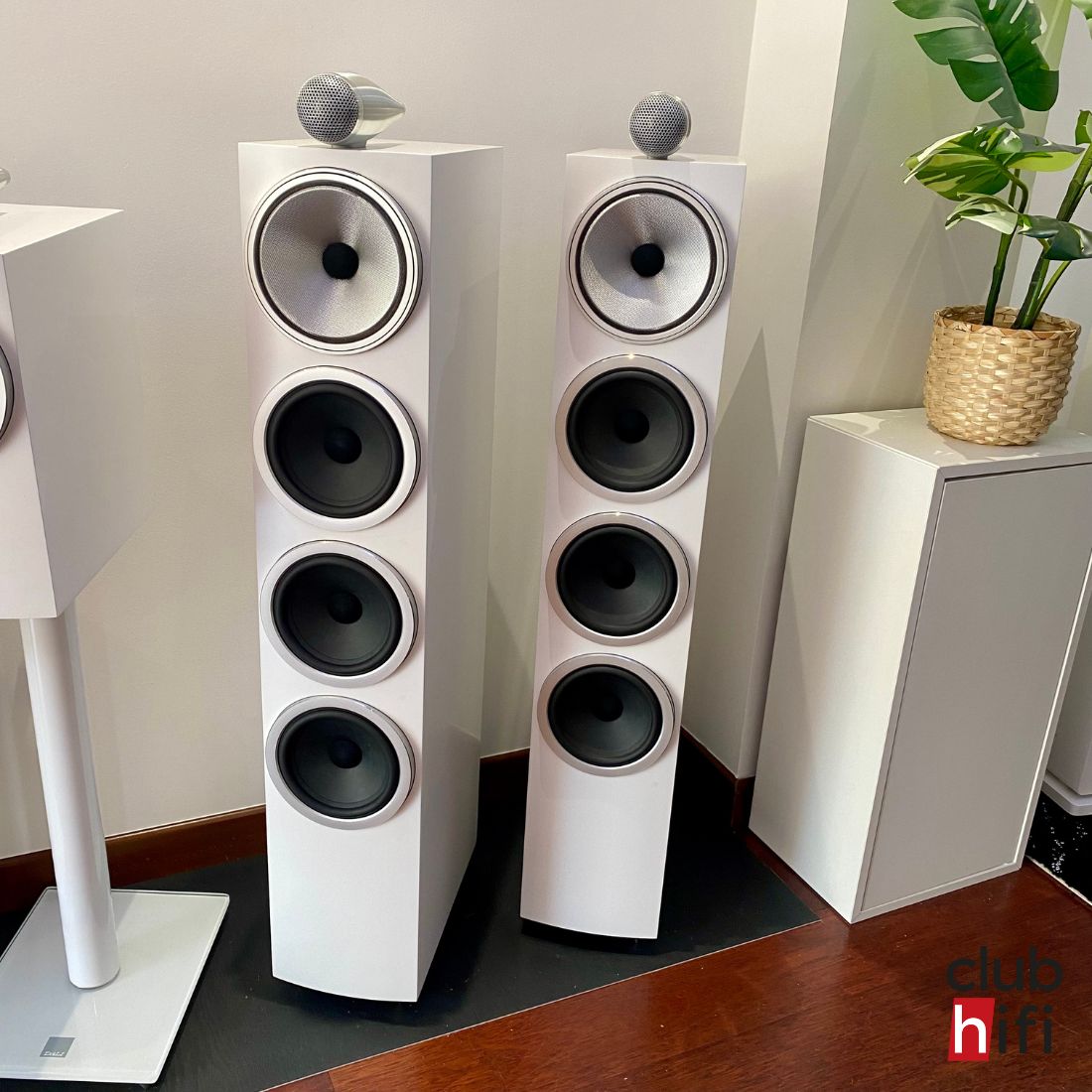 Bowers & Wilkins 702 S3 - Exposition
