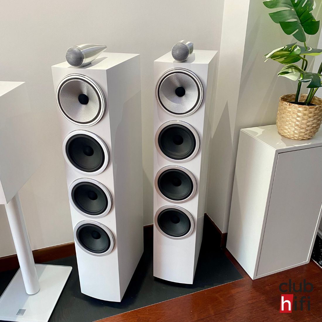 Bowers & Wilkins 702 S3 - Exposition